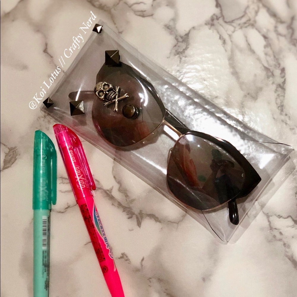 🍡LAST 1!! 🍡 Shades / Pencil Skull Pouch